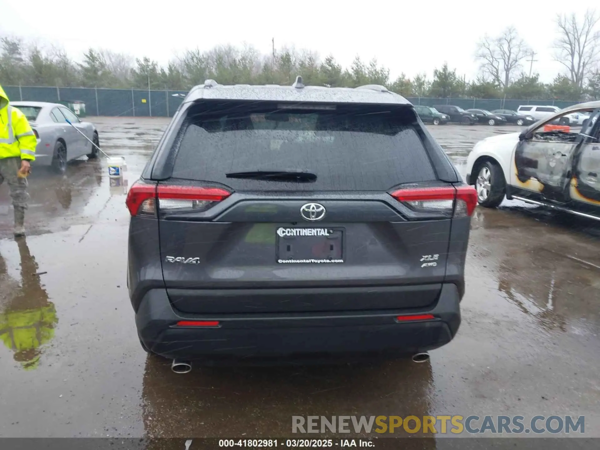17 Photograph of a damaged car 2T3P1RFV9RC395017 TOYOTA RAV4 2024