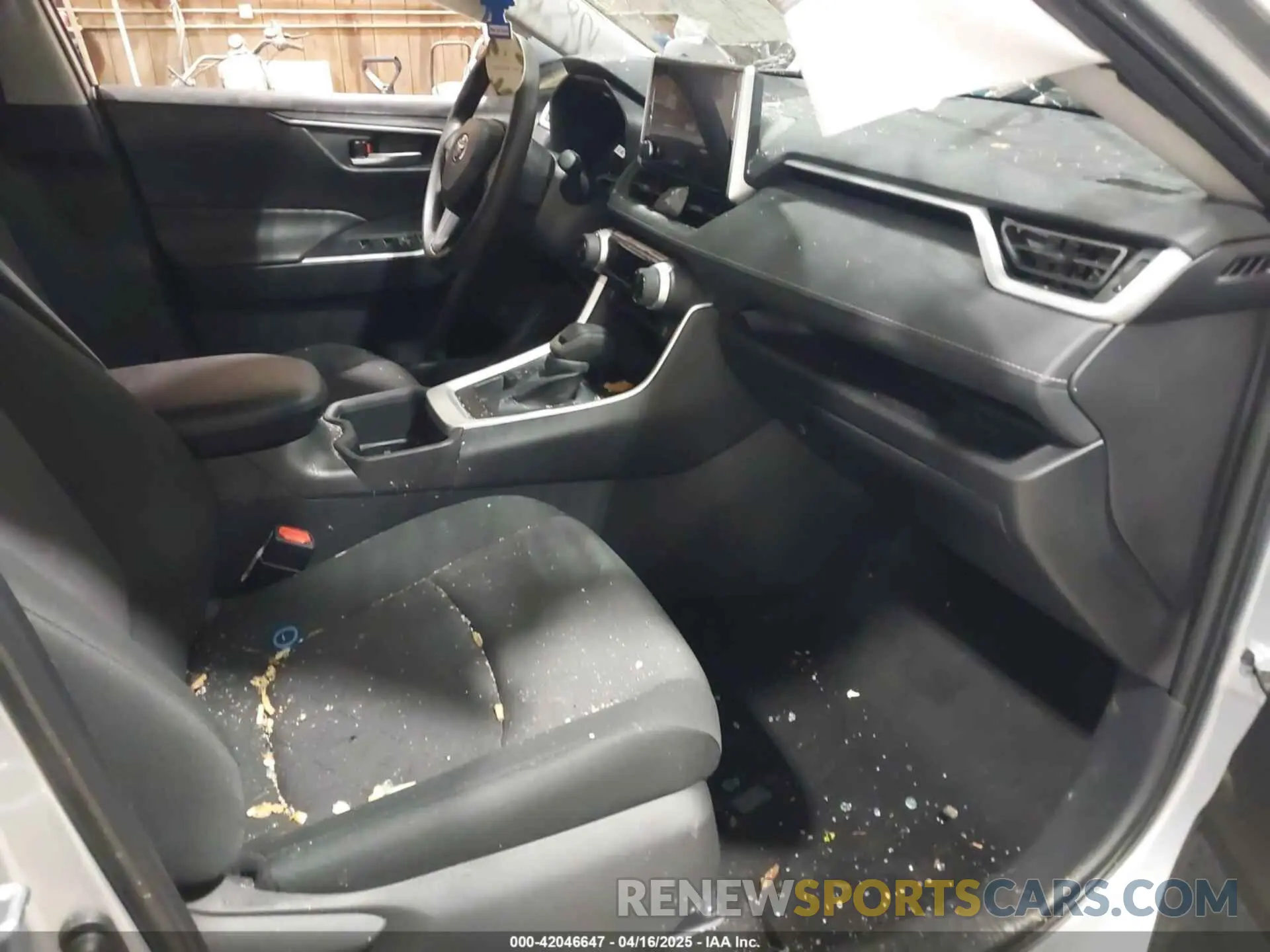 5 Photograph of a damaged car 2T3P1RFVXRC481050 TOYOTA RAV4 2024