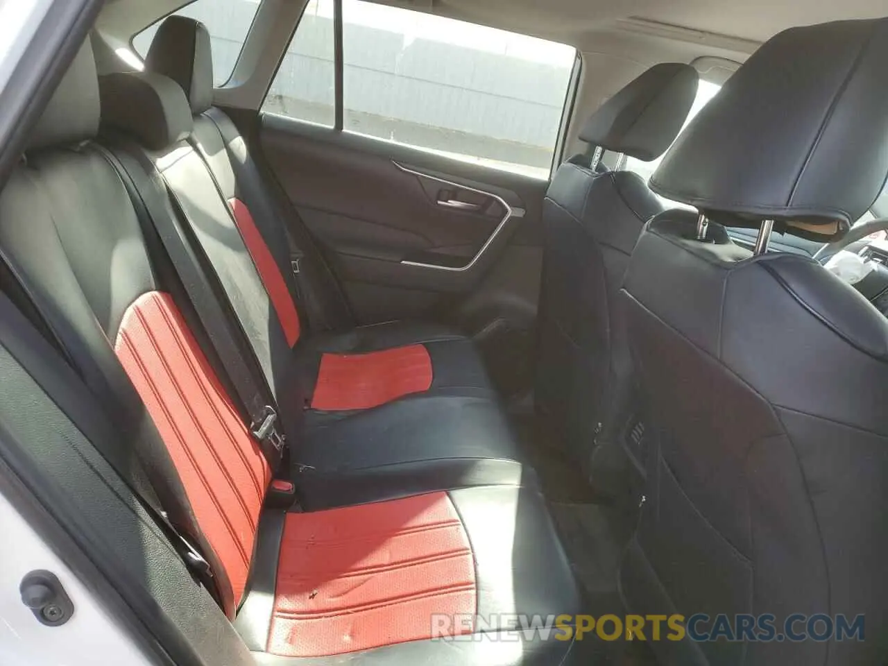 11 Photograph of a damaged car 2T3RWRFV4RW201731 TOYOTA RAV4 2024
