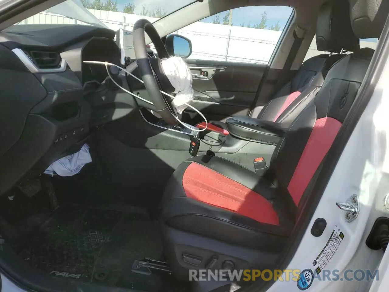 7 Photograph of a damaged car 2T3RWRFV4RW201731 TOYOTA RAV4 2024