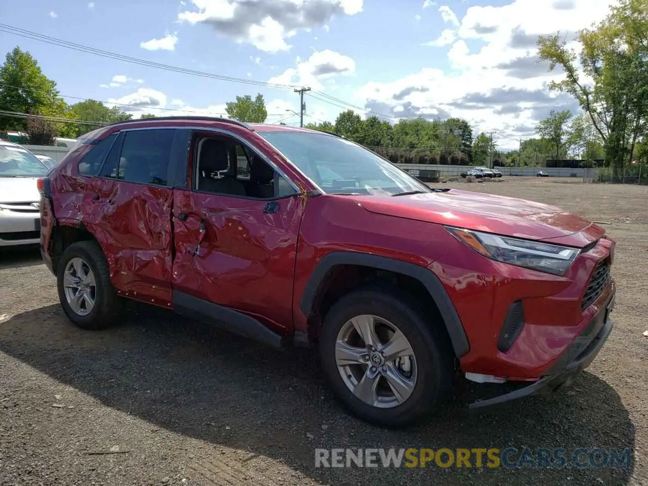 4 Photograph of a damaged car 2T3RWRFV8RW202638 TOYOTA RAV4 2024