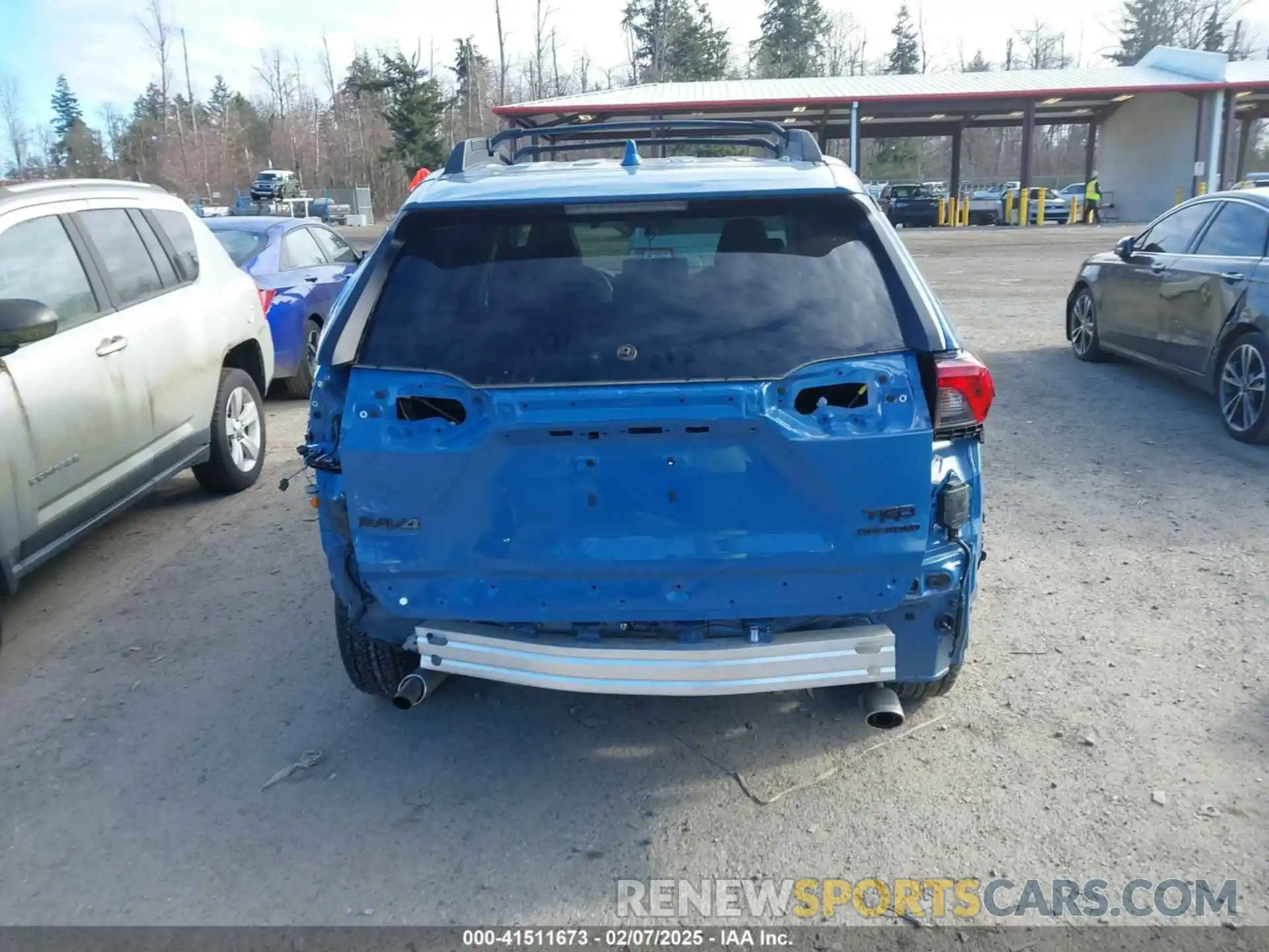 17 Photograph of a damaged car 2T3S1RFV2RW431509 TOYOTA RAV4 2024