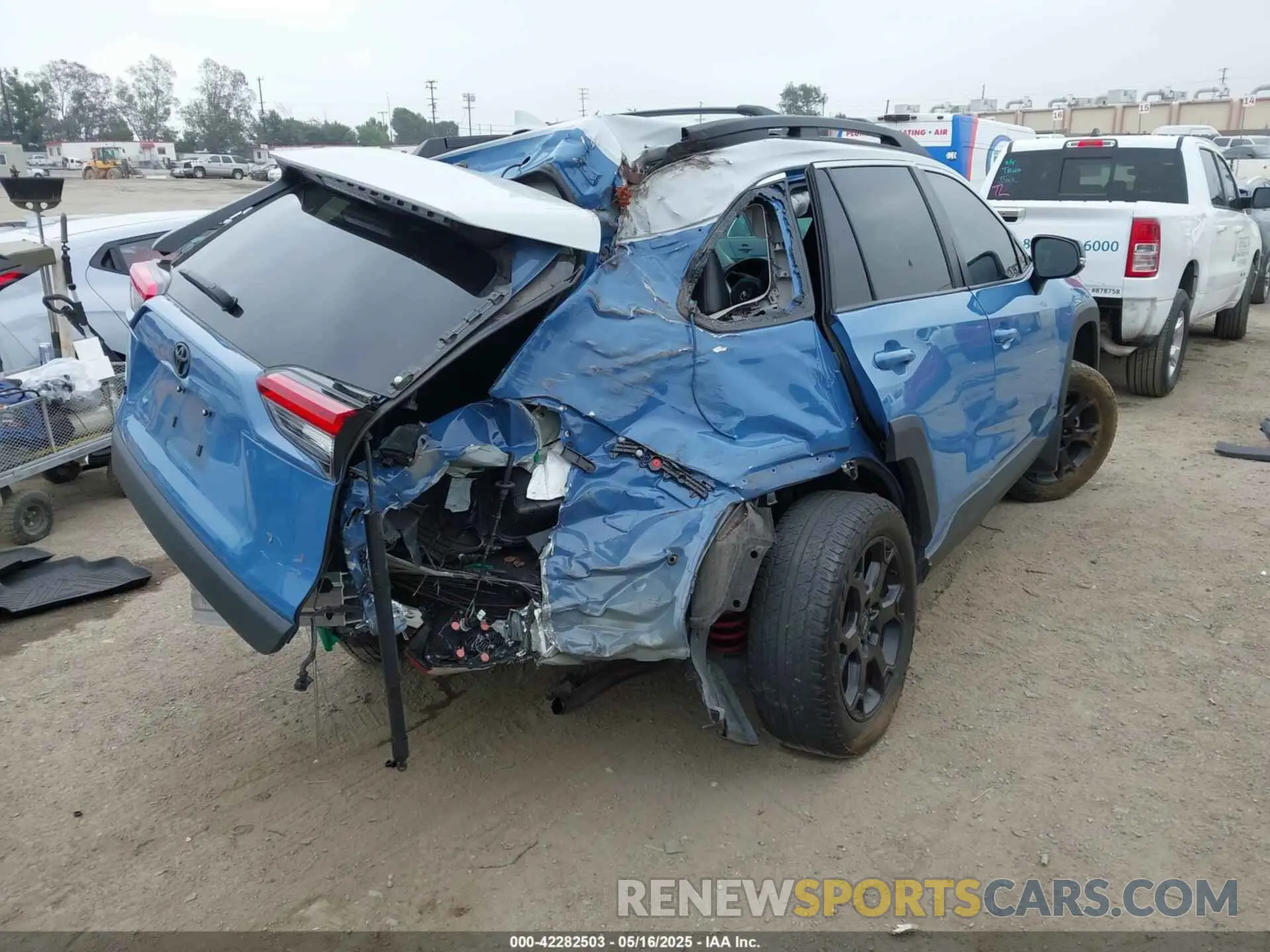 4 Photograph of a damaged car 2T3S1RFV4RW425470 TOYOTA RAV4 2024