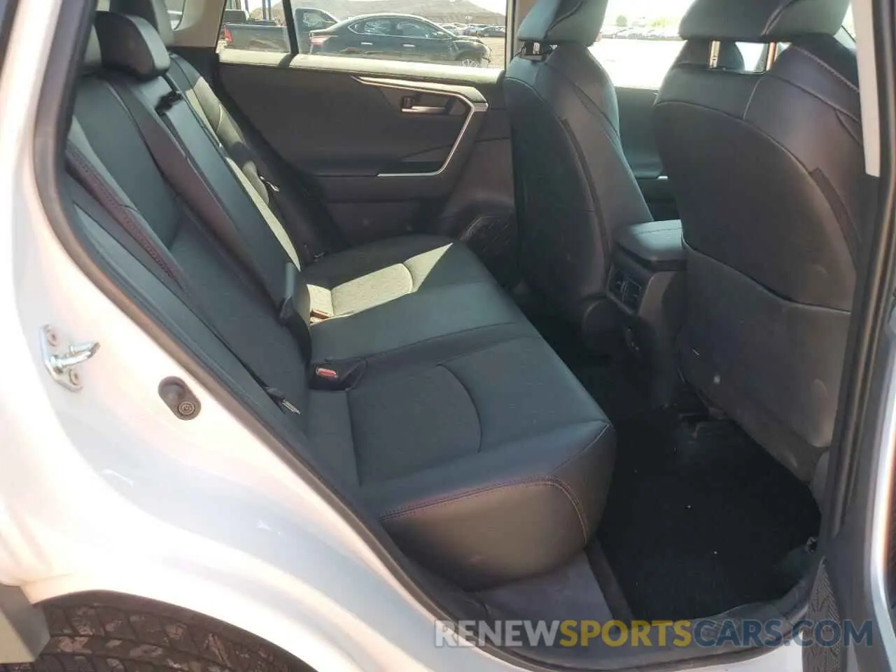 10 Photograph of a damaged car 2T3S1RFV9RW415680 TOYOTA RAV4 2024