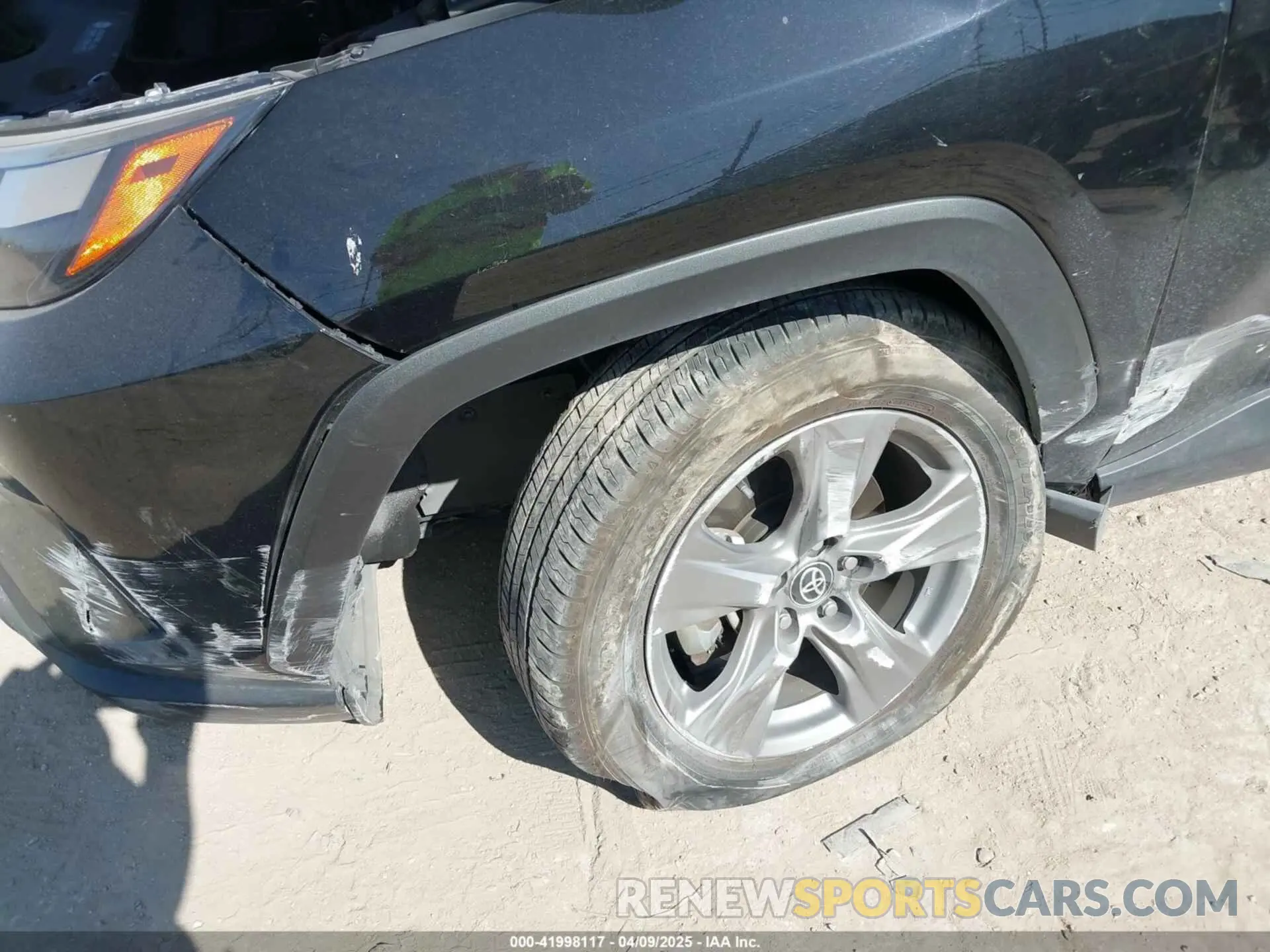6 Photograph of a damaged car 2T3W1RFV0RC263842 TOYOTA RAV4 2024