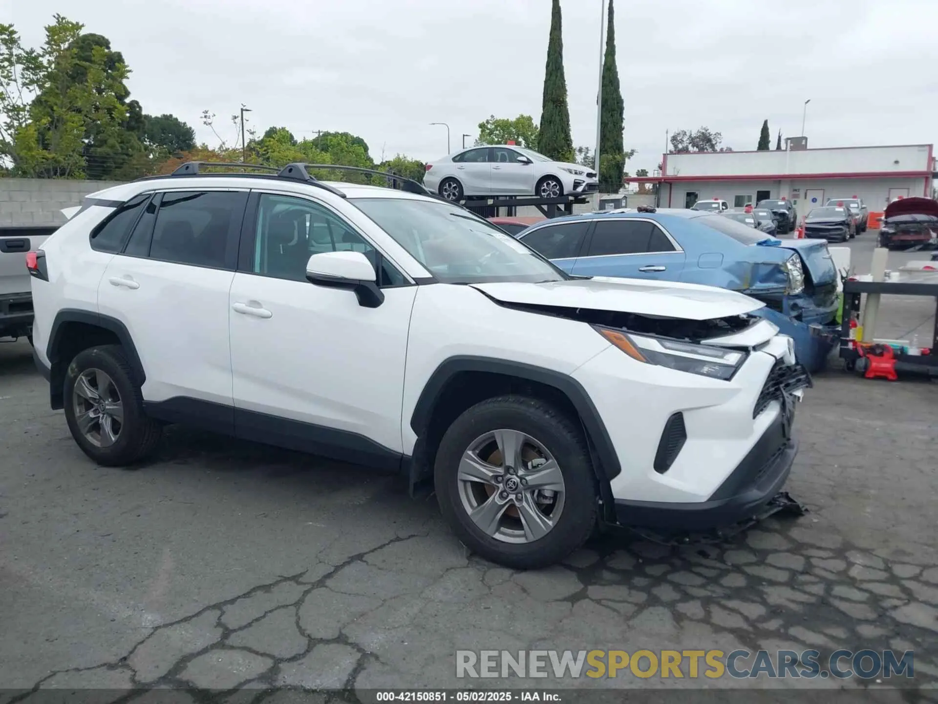 1 Photograph of a damaged car 2T3W1RFV0RC277255 TOYOTA RAV4 2024
