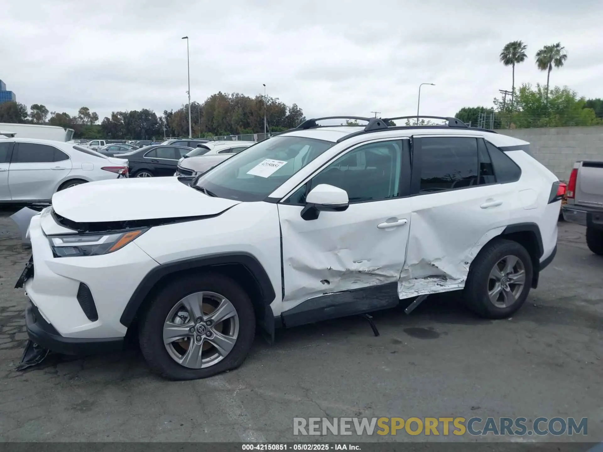14 Photograph of a damaged car 2T3W1RFV0RC277255 TOYOTA RAV4 2024