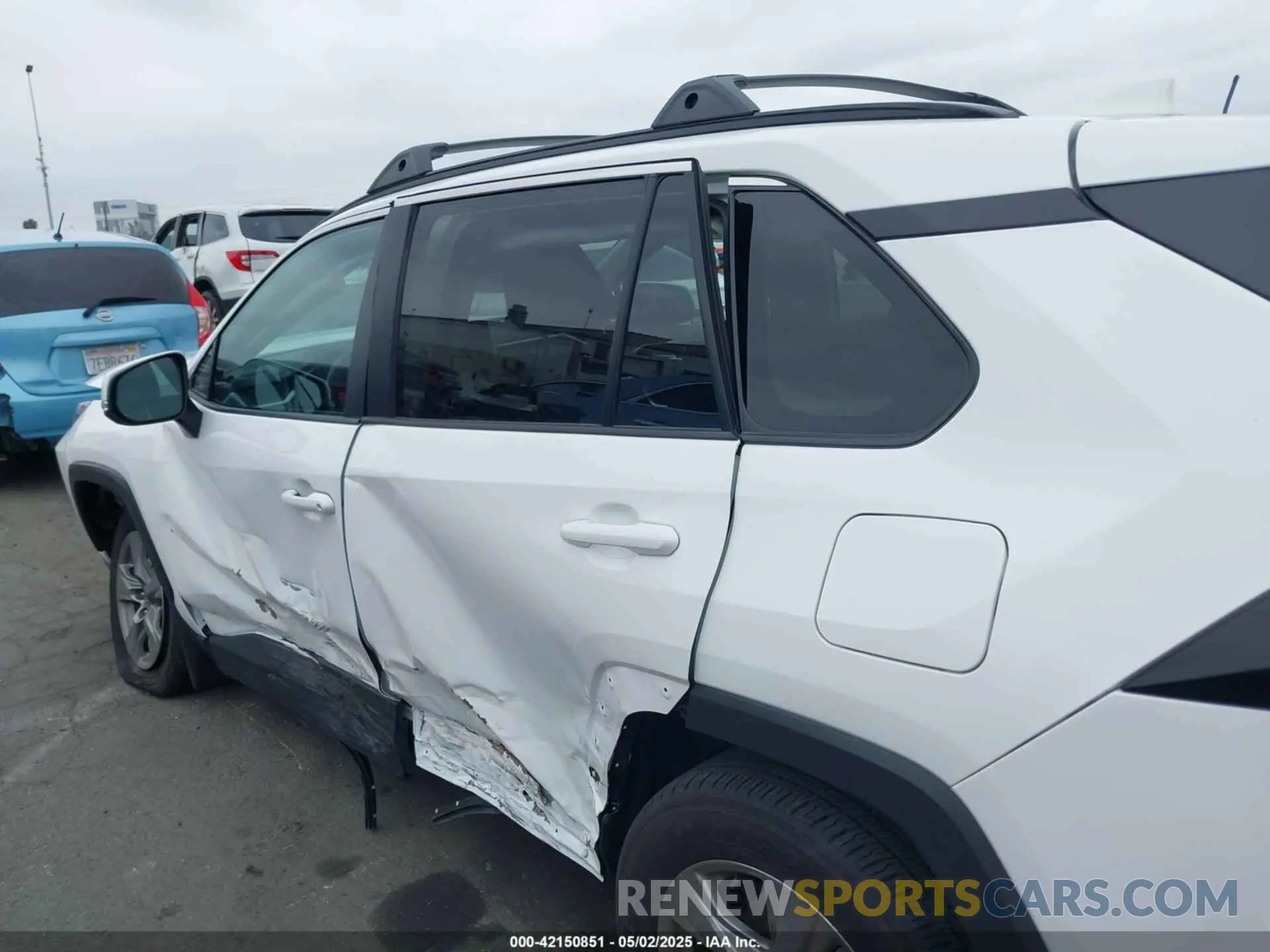 17 Photograph of a damaged car 2T3W1RFV0RC277255 TOYOTA RAV4 2024
