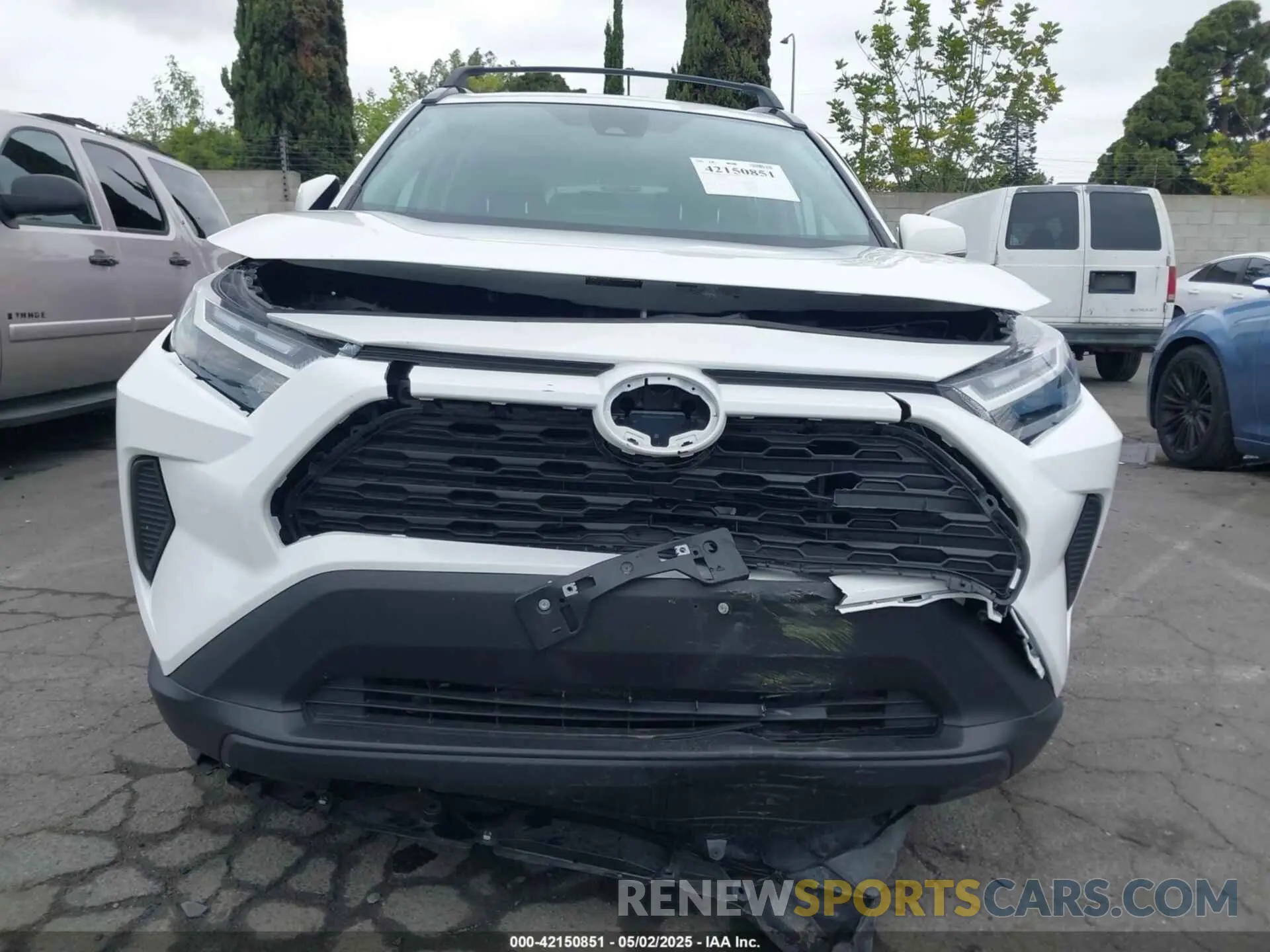 18 Photograph of a damaged car 2T3W1RFV0RC277255 TOYOTA RAV4 2024