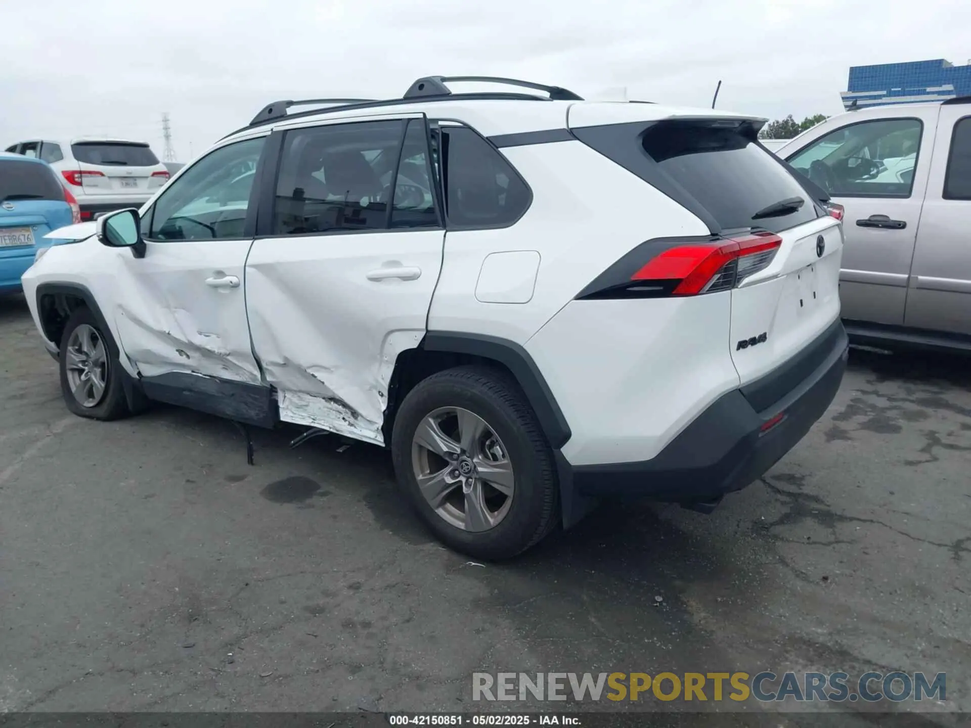 3 Photograph of a damaged car 2T3W1RFV0RC277255 TOYOTA RAV4 2024