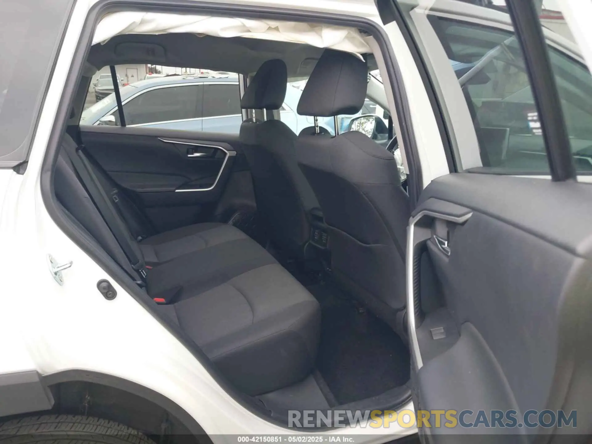 8 Photograph of a damaged car 2T3W1RFV0RC277255 TOYOTA RAV4 2024