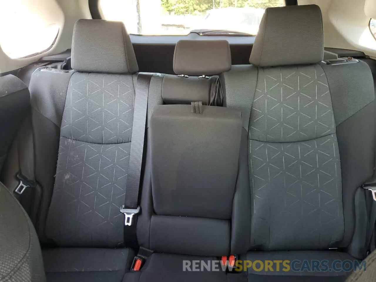 10 Photograph of a damaged car 2T3W1RFV0RW336870 TOYOTA RAV4 2024