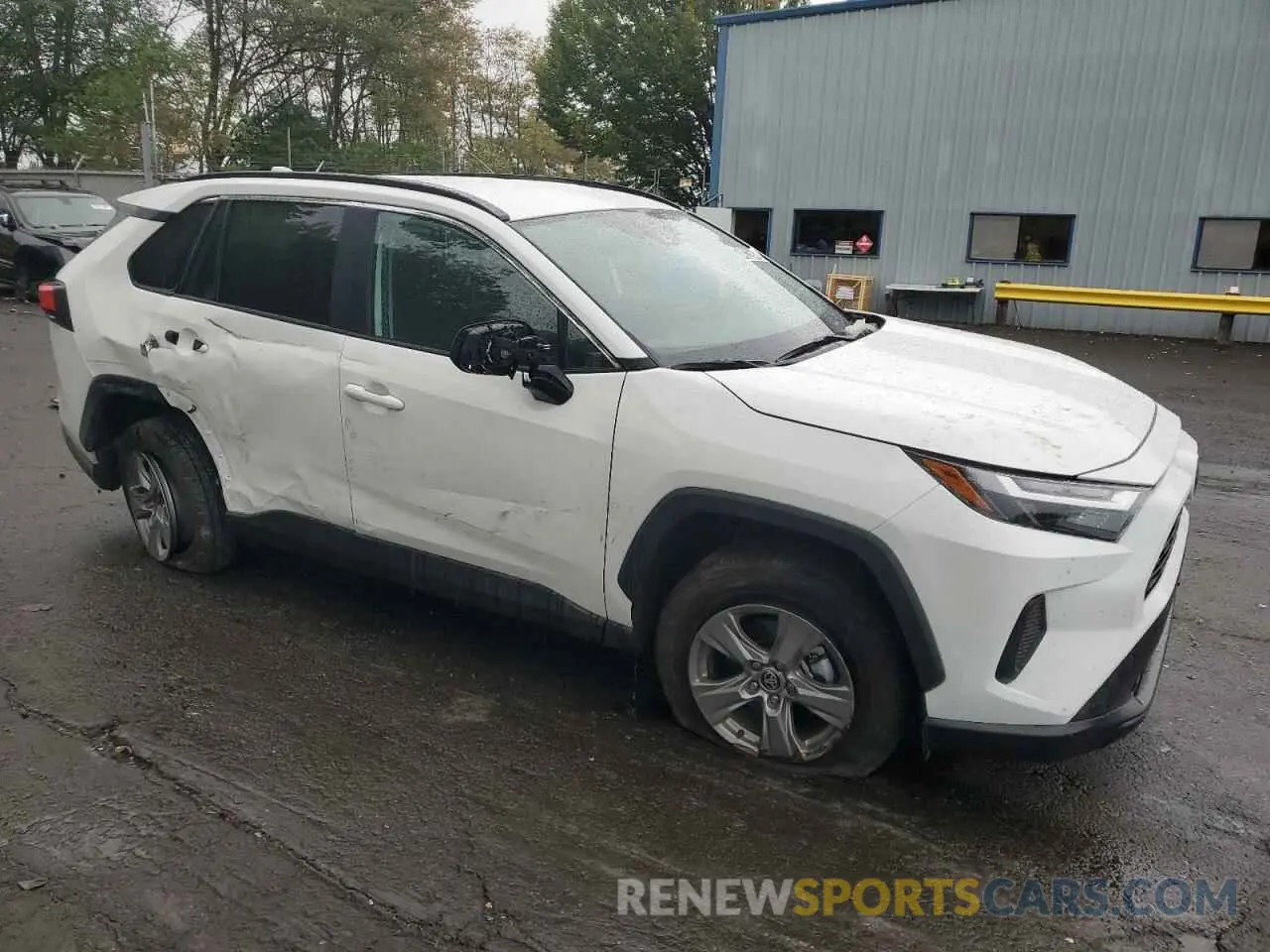 4 Photograph of a damaged car 2T3W1RFV0RW338876 TOYOTA RAV4 2024
