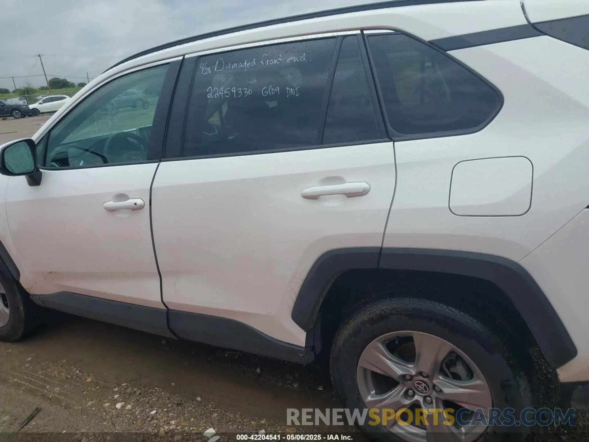 14 Photograph of a damaged car 2T3W1RFV0RW345472 TOYOTA RAV4 2024