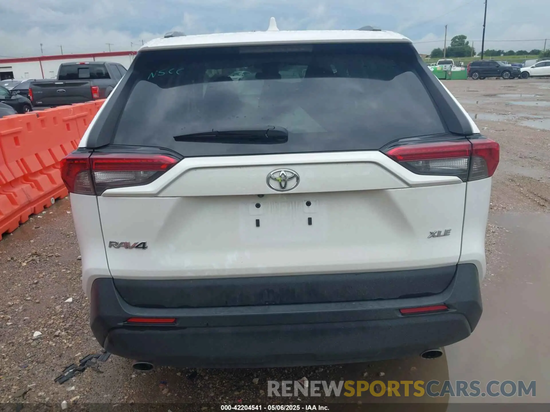 16 Photograph of a damaged car 2T3W1RFV0RW345472 TOYOTA RAV4 2024