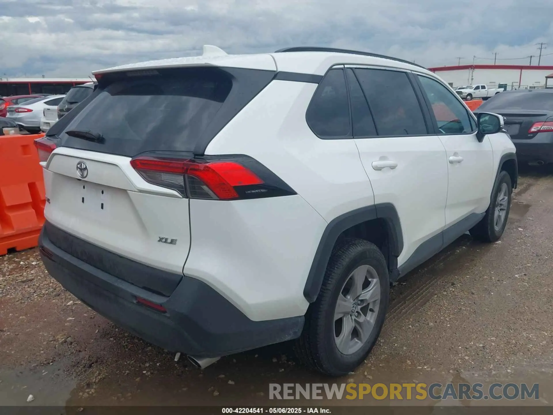 4 Photograph of a damaged car 2T3W1RFV0RW345472 TOYOTA RAV4 2024