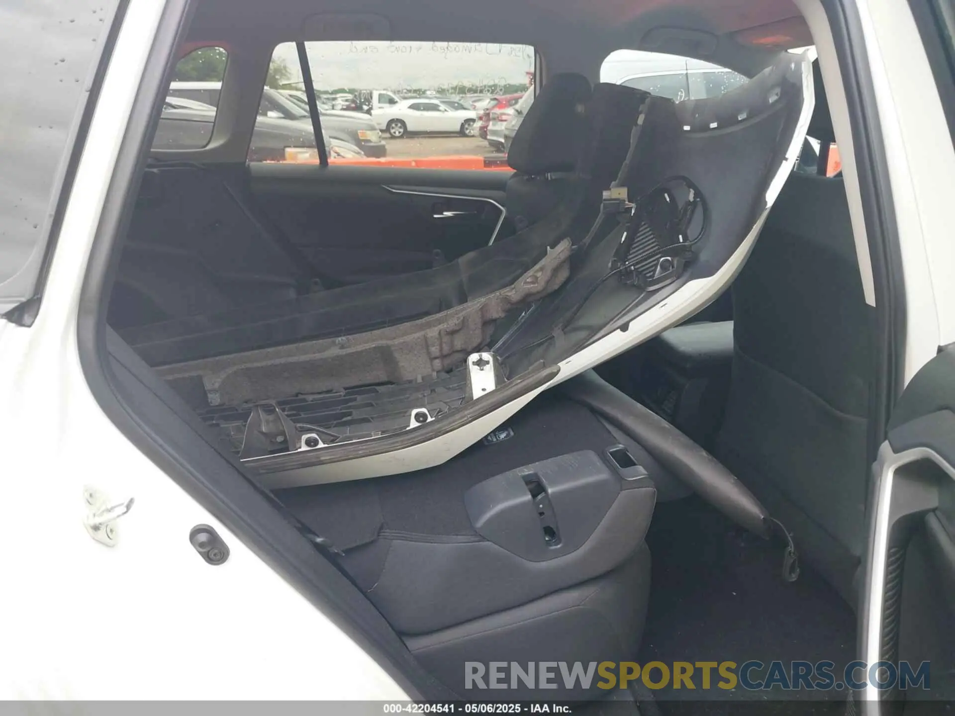 8 Photograph of a damaged car 2T3W1RFV0RW345472 TOYOTA RAV4 2024