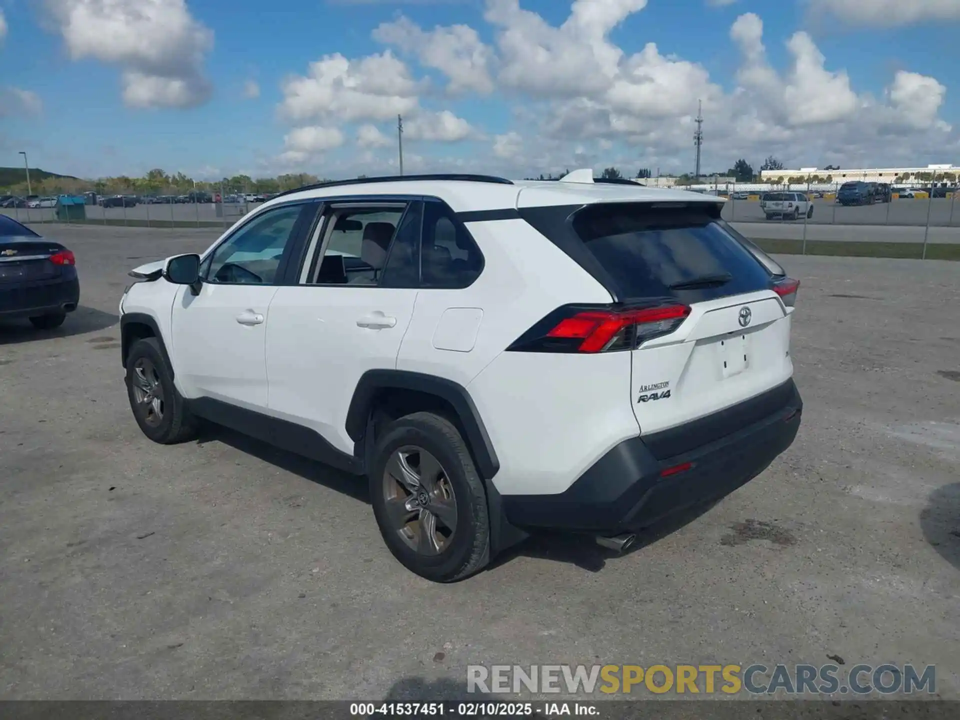 3 Photograph of a damaged car 2T3W1RFV1RC265017 TOYOTA RAV4 2024