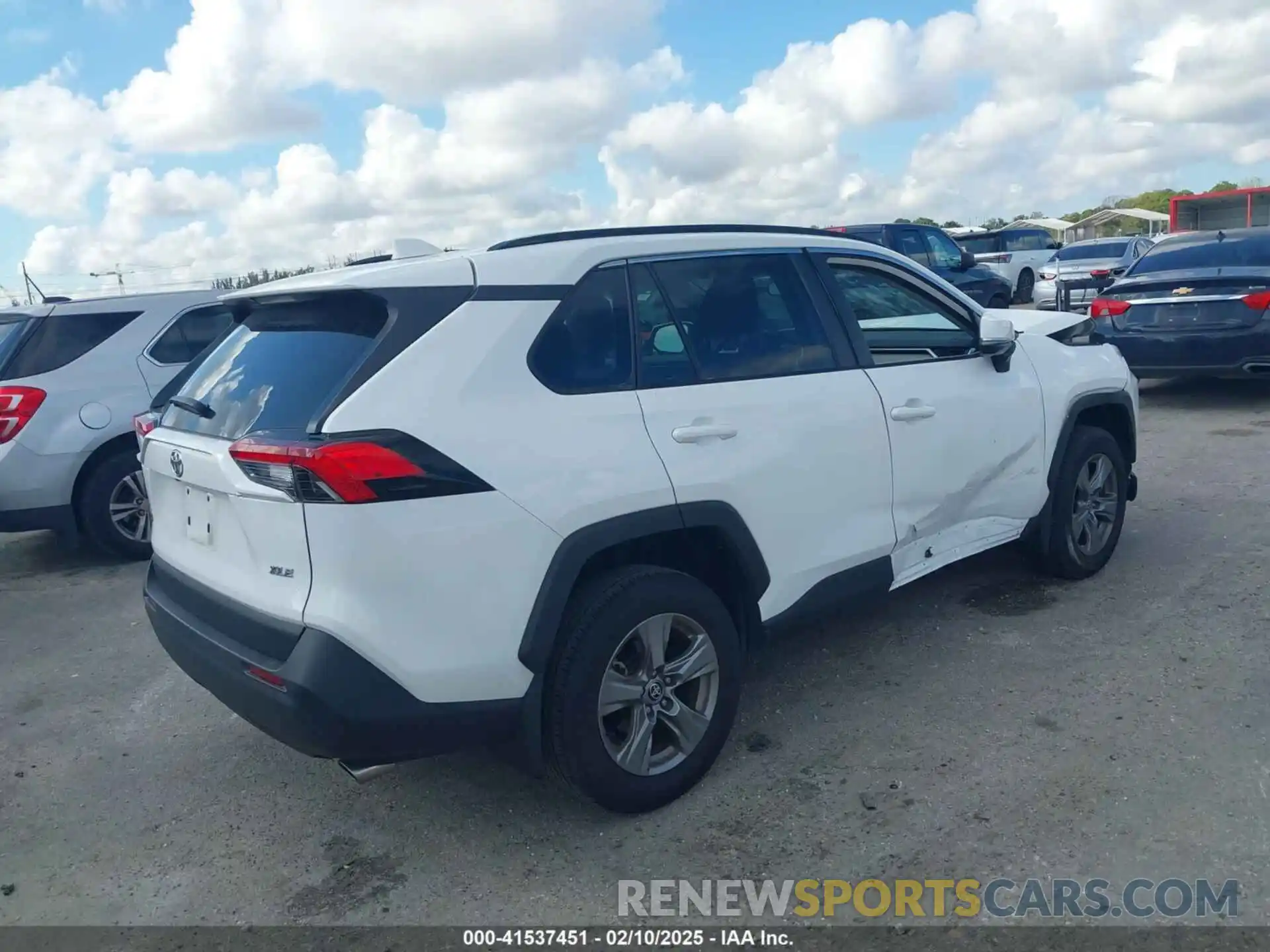 4 Photograph of a damaged car 2T3W1RFV1RC265017 TOYOTA RAV4 2024