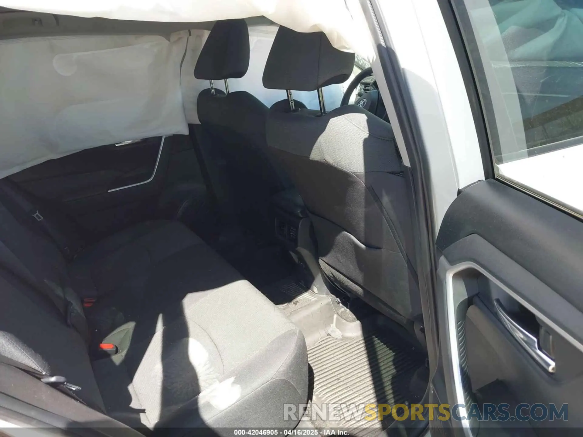 8 Photograph of a damaged car 2T3W1RFV1RC274316 TOYOTA RAV4 2024