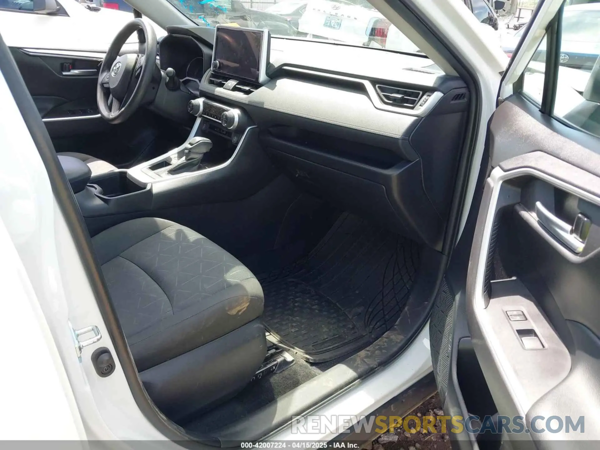 5 Photograph of a damaged car 2T3W1RFV2RW302140 TOYOTA RAV4 2024
