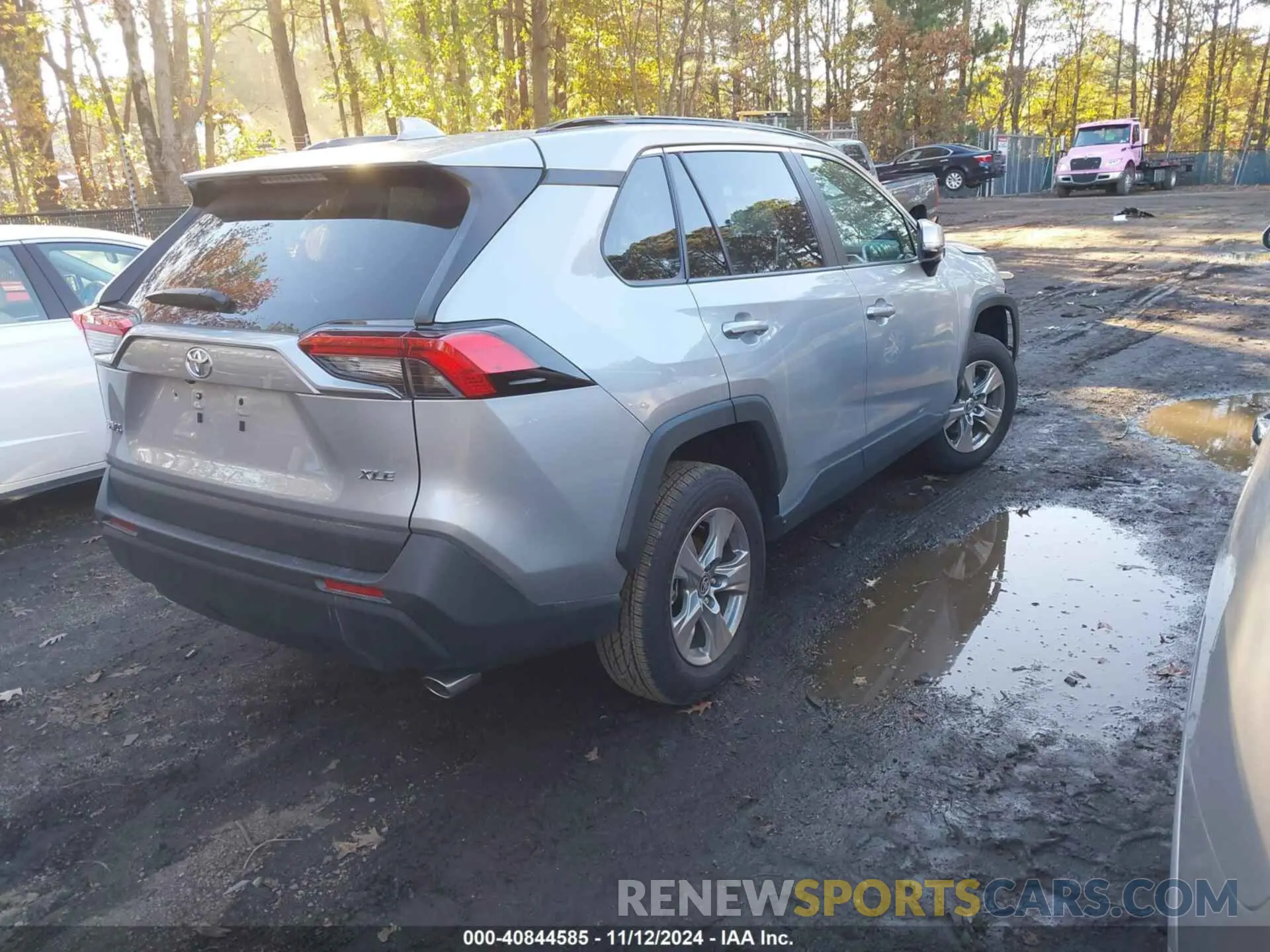 4 Photograph of a damaged car 2T3W1RFV2RW334652 TOYOTA RAV4 2024