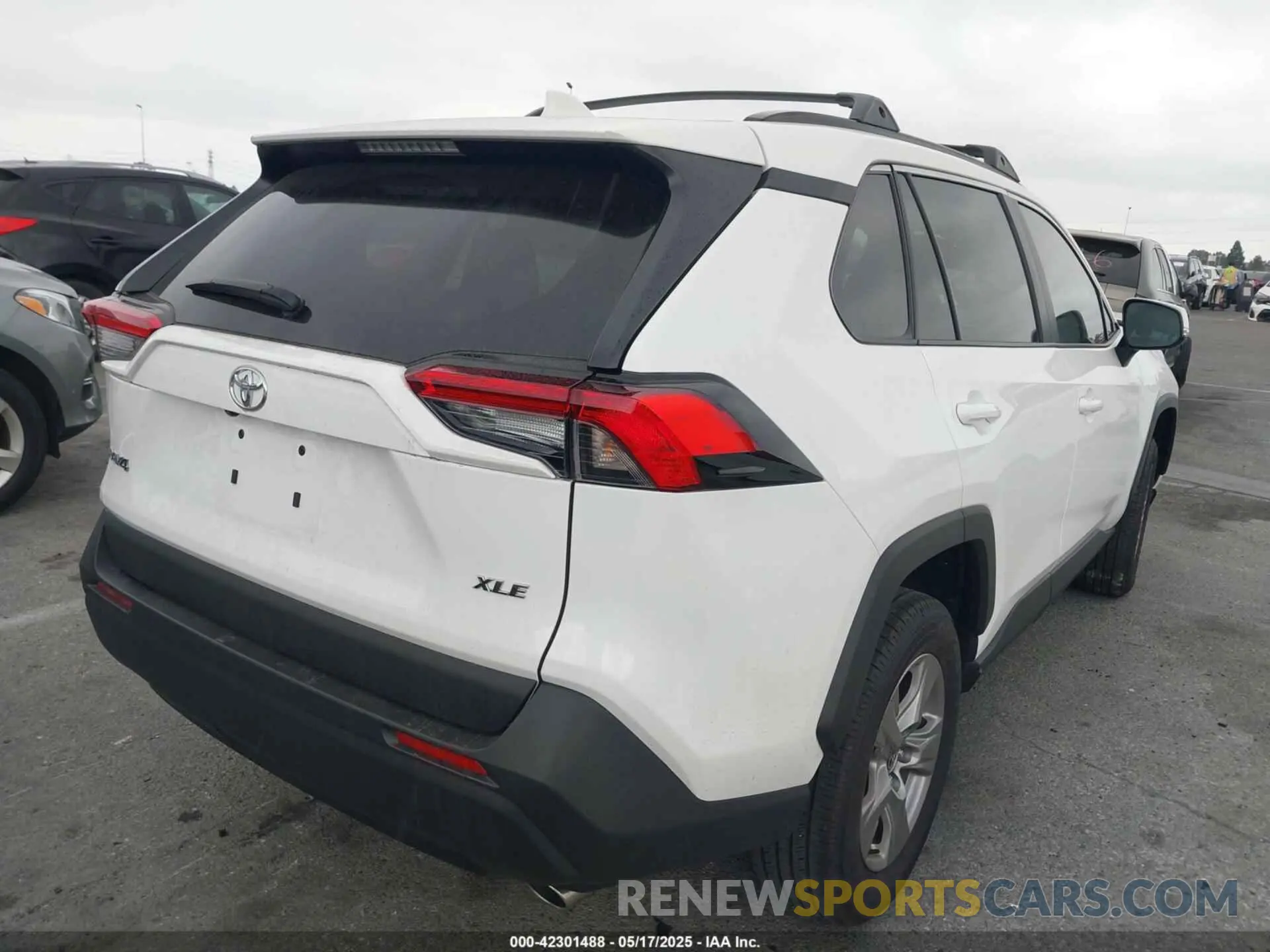 4 Photograph of a damaged car 2T3W1RFV4RC281602 TOYOTA RAV4 2024