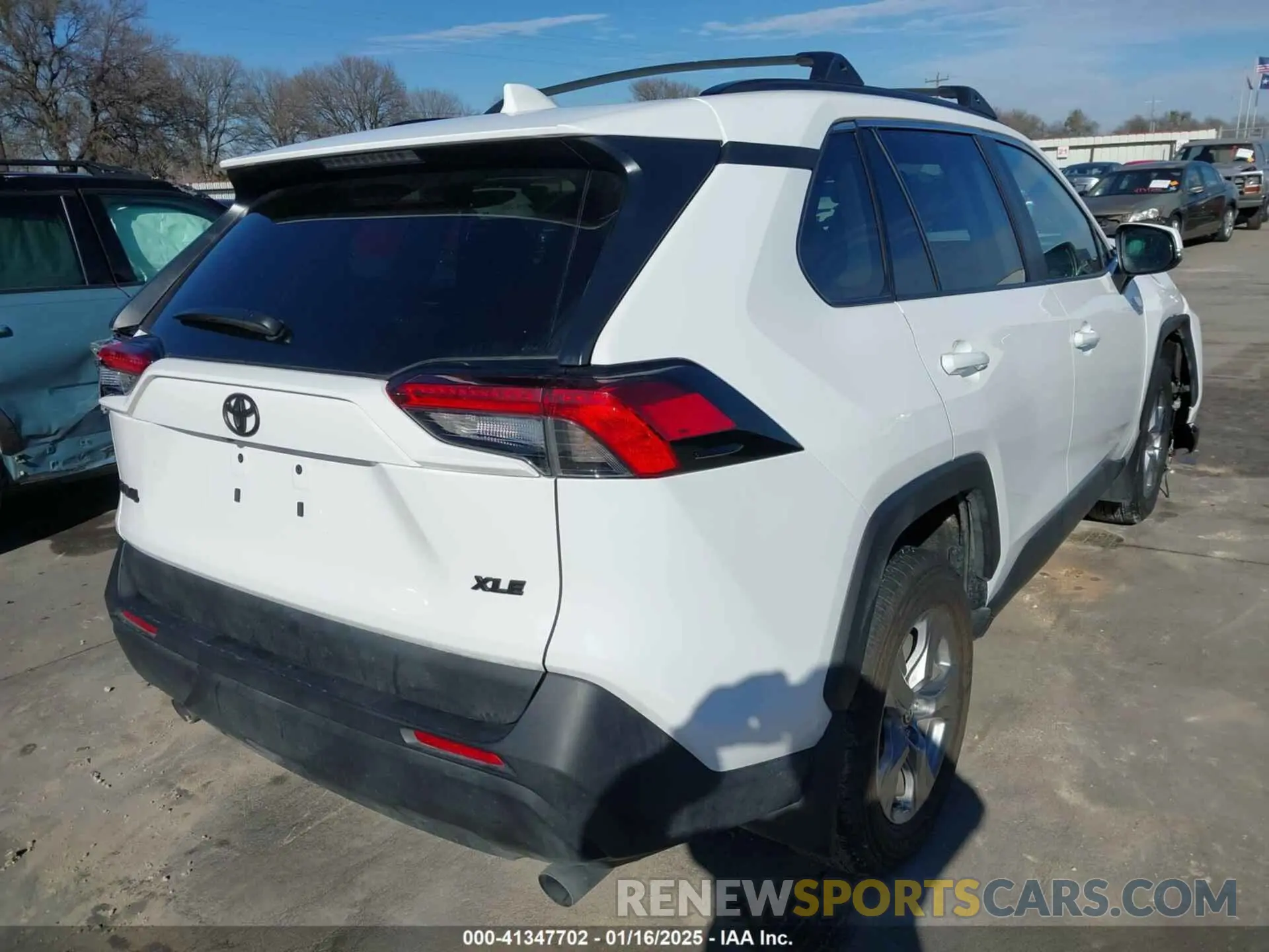 4 Photograph of a damaged car 2T3W1RFV4RW350304 TOYOTA RAV4 2024