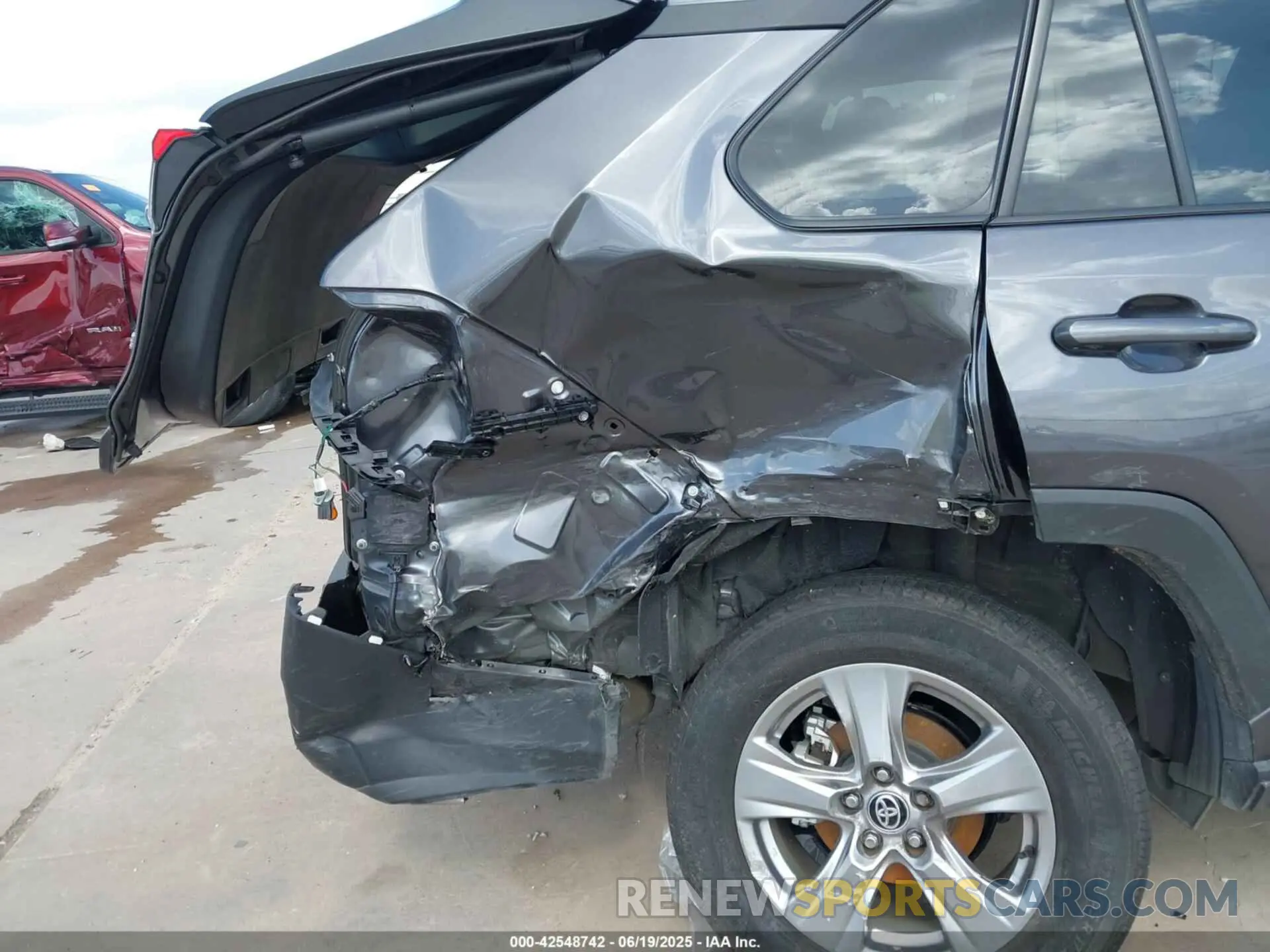 6 Photograph of a damaged car 2T3W1RFV6RC274036 TOYOTA RAV4 2024