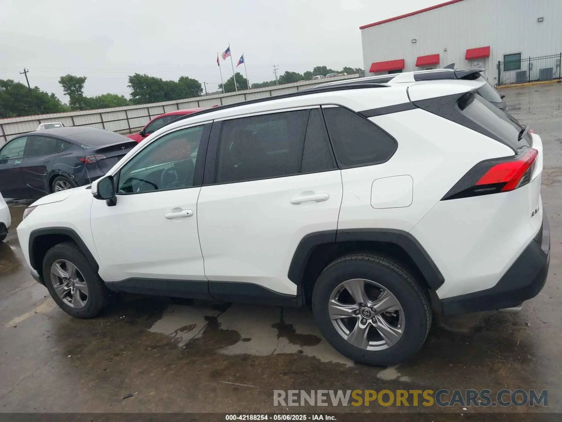 14 Photograph of a damaged car 2T3W1RFV7RW343136 TOYOTA RAV4 2024