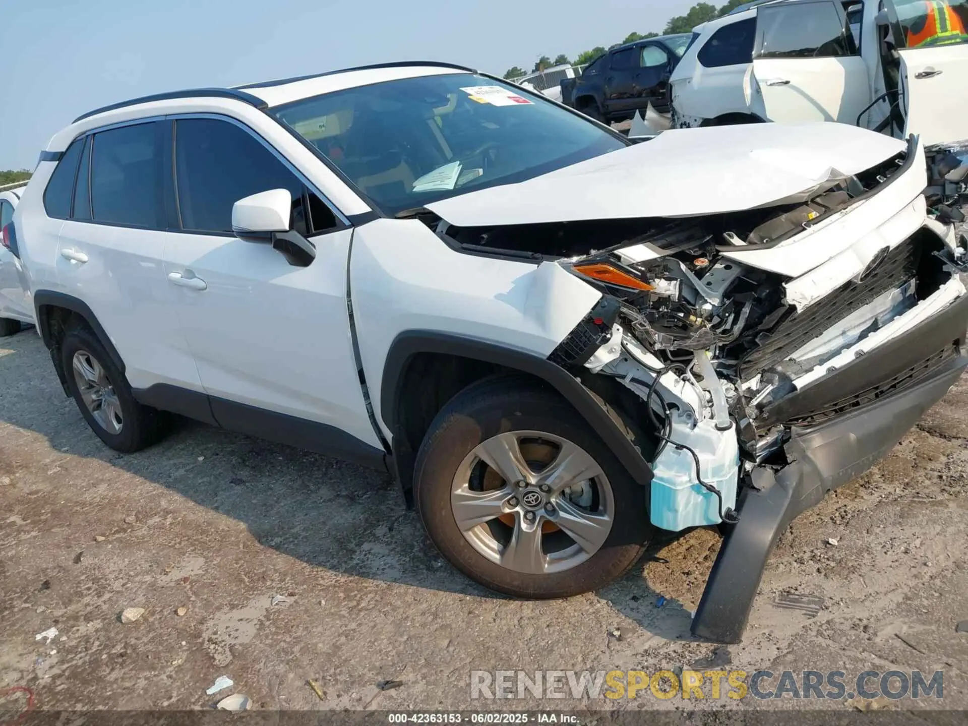 1 Photograph of a damaged car 2T3W1RFV8RC283739 TOYOTA RAV4 2024