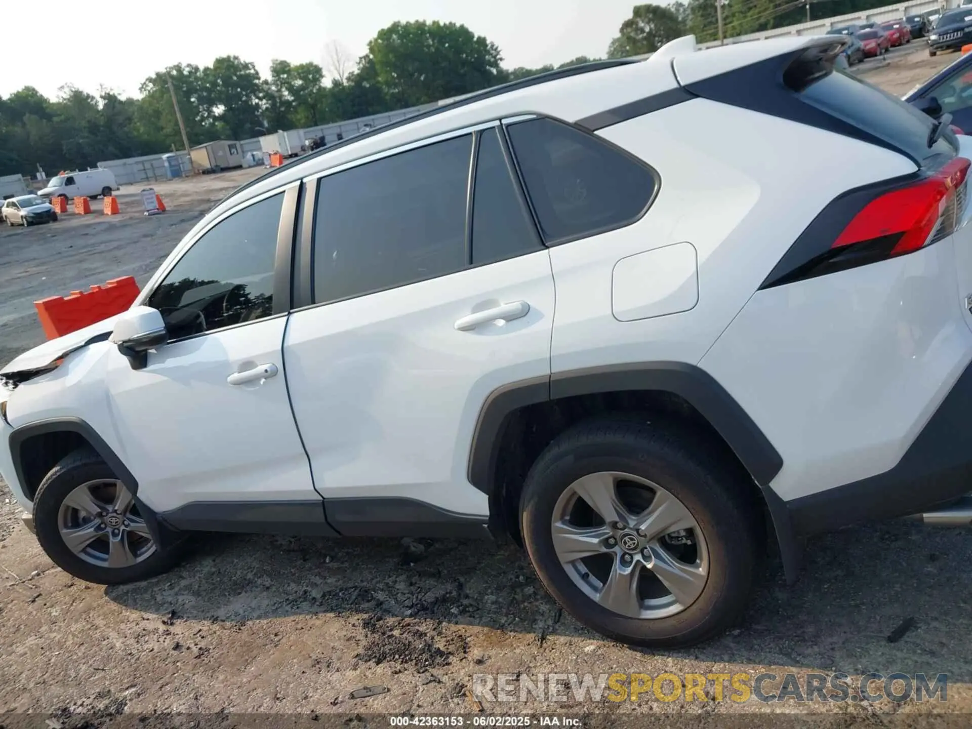 14 Photograph of a damaged car 2T3W1RFV8RC283739 TOYOTA RAV4 2024