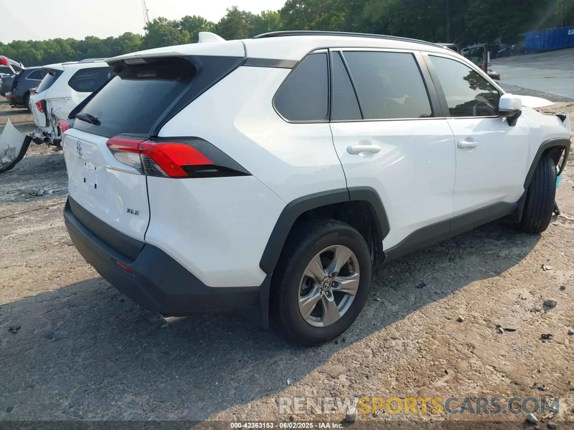 4 Photograph of a damaged car 2T3W1RFV8RC283739 TOYOTA RAV4 2024
