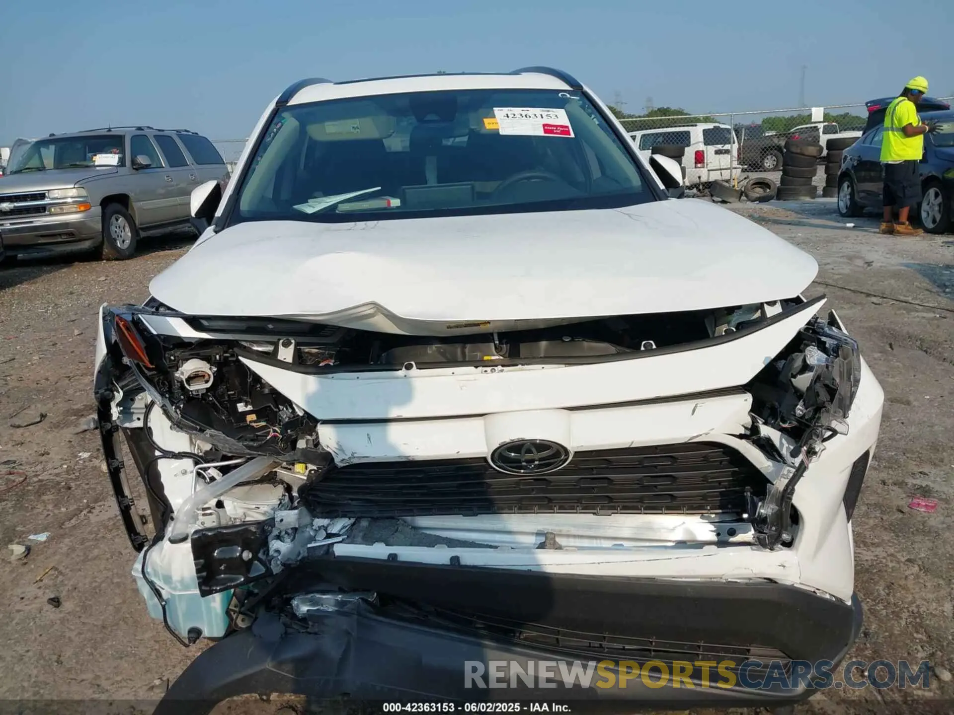 6 Photograph of a damaged car 2T3W1RFV8RC283739 TOYOTA RAV4 2024