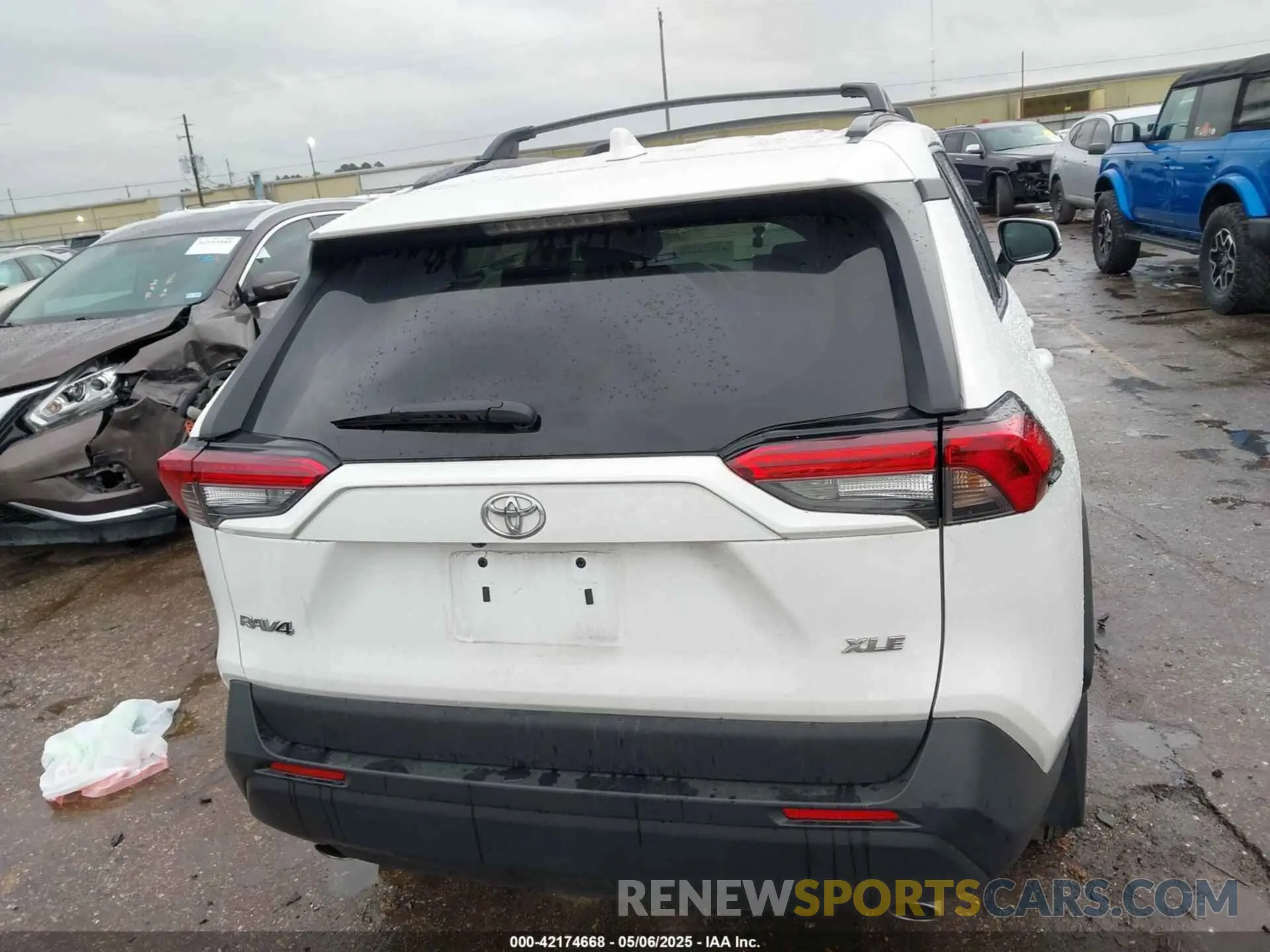 15 Photograph of a damaged car 2T3W1RFV8RW301106 TOYOTA RAV4 2024
