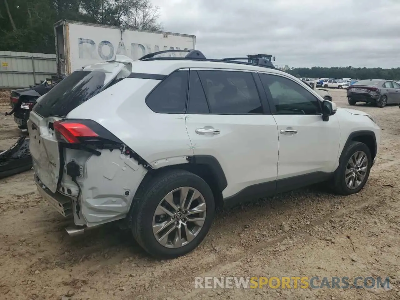 3 Photograph of a damaged car 2T3Y1RFV8RW338424 TOYOTA RAV4 2024