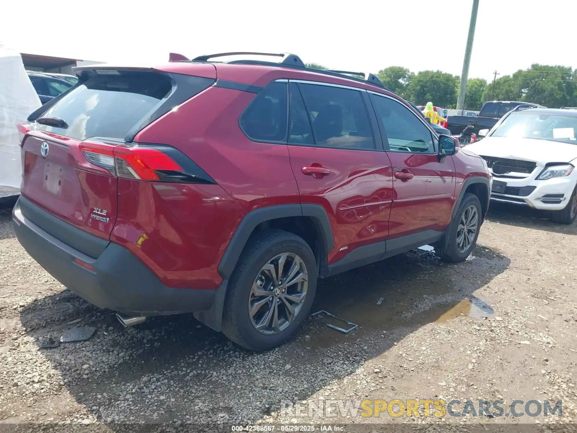 4 Photograph of a damaged car 4T3B6RFV1RU157916 TOYOTA RAV4 2024