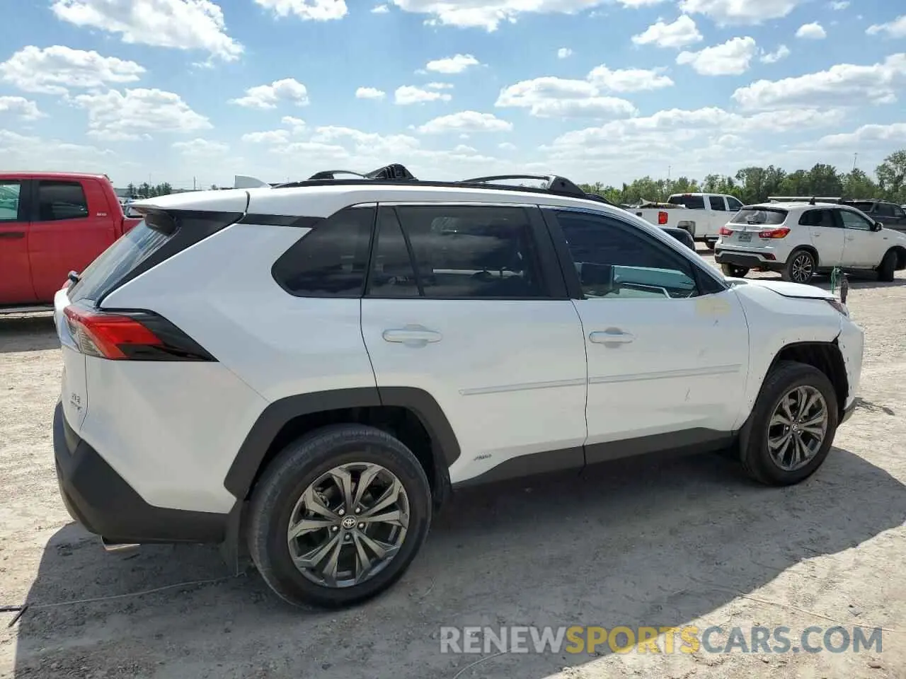 3 Photograph of a damaged car 4T3B6RFV8RU162370 TOYOTA RAV4 2024