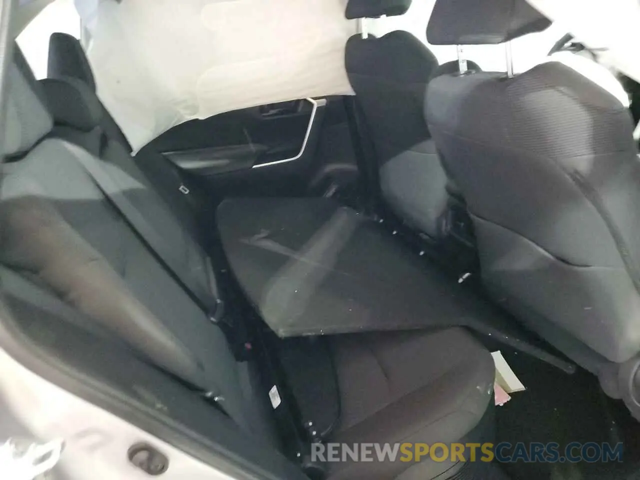 11 Photograph of a damaged car 4T3LWRFV7RU138601 TOYOTA RAV4 2024