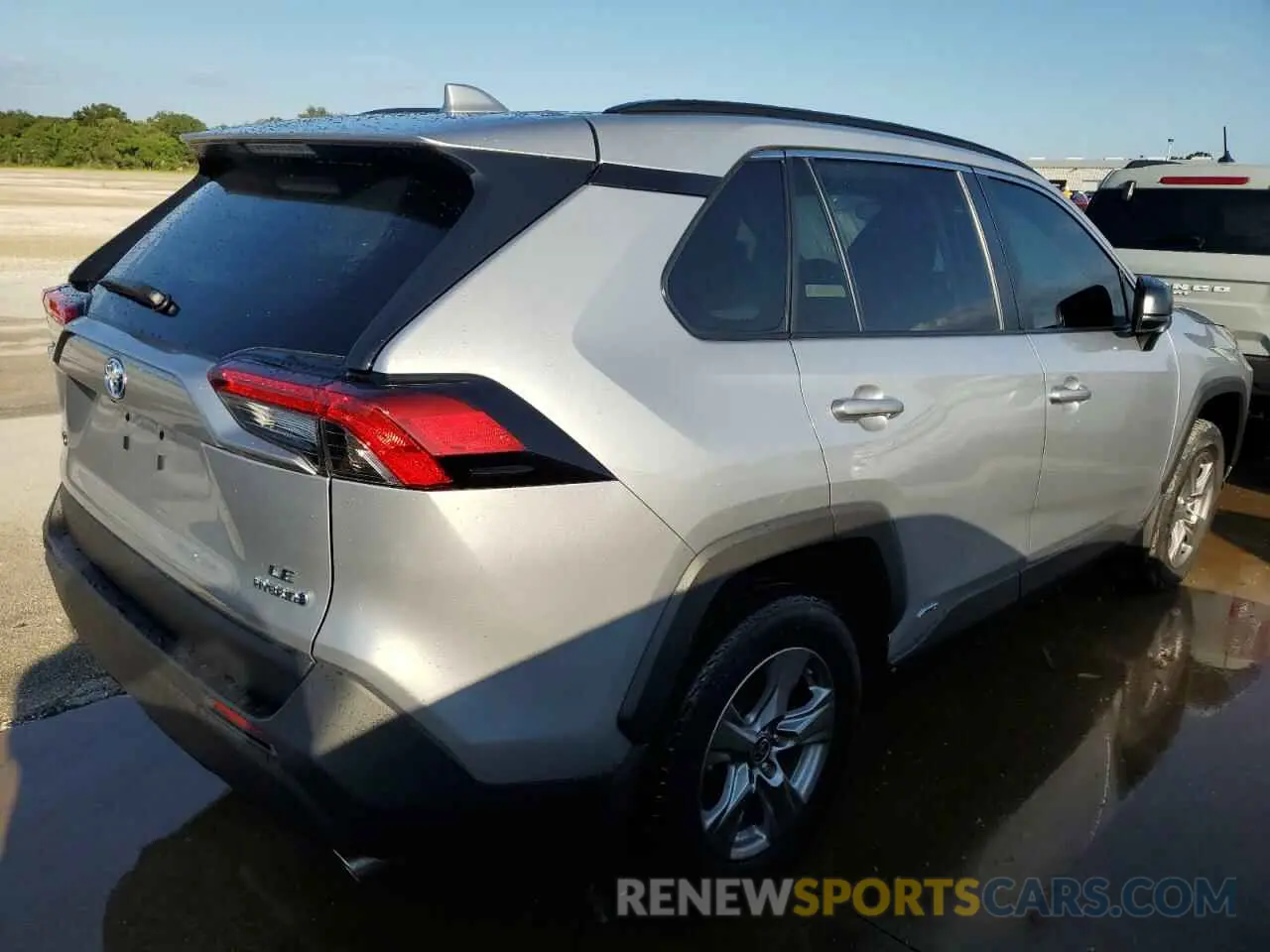 3 Photograph of a damaged car 4T3LWRFVXRU127592 TOYOTA RAV4 2024