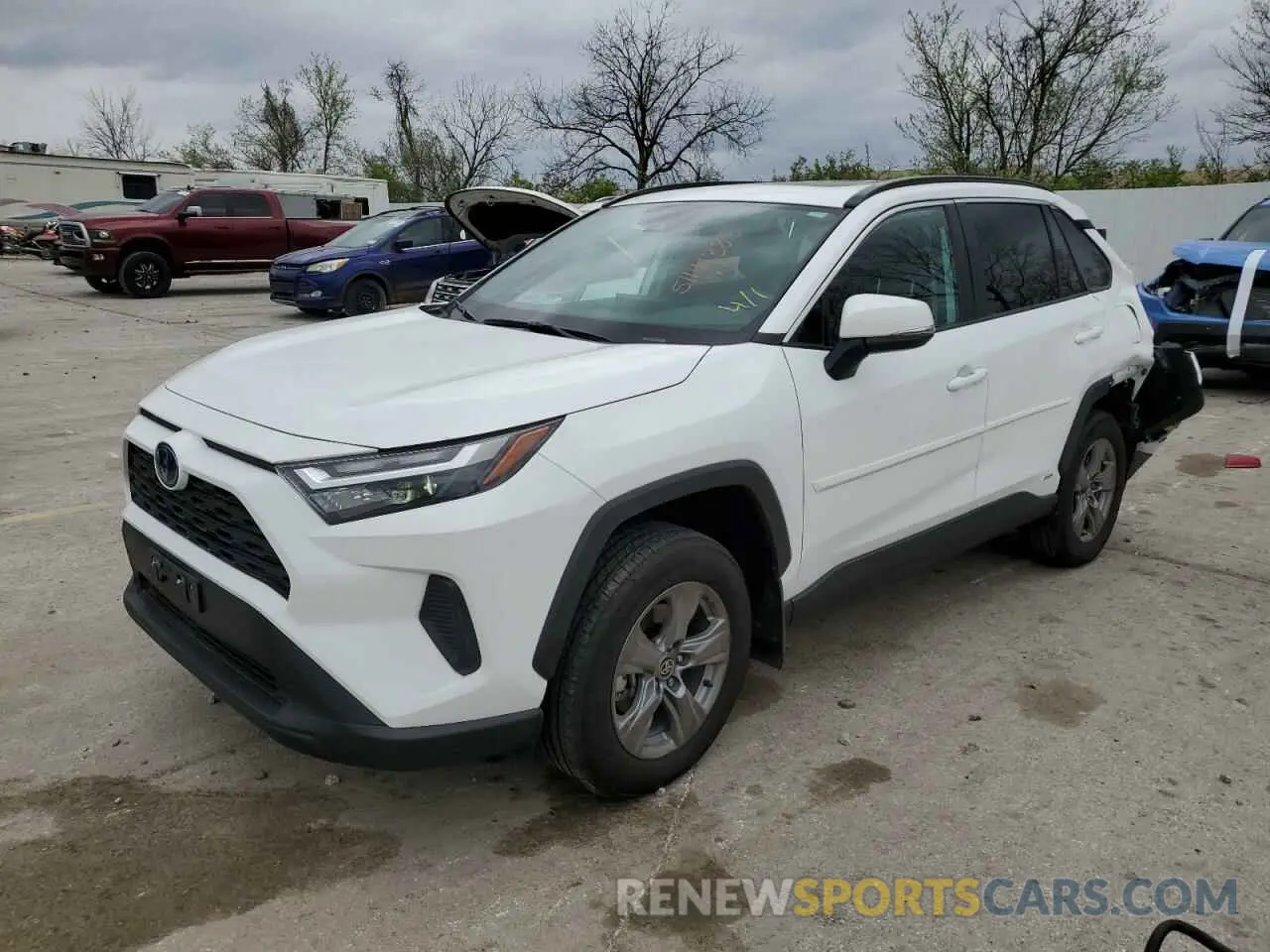 1 Photograph of a damaged car 4T3RWRFV0RU130883 TOYOTA RAV4 2024
