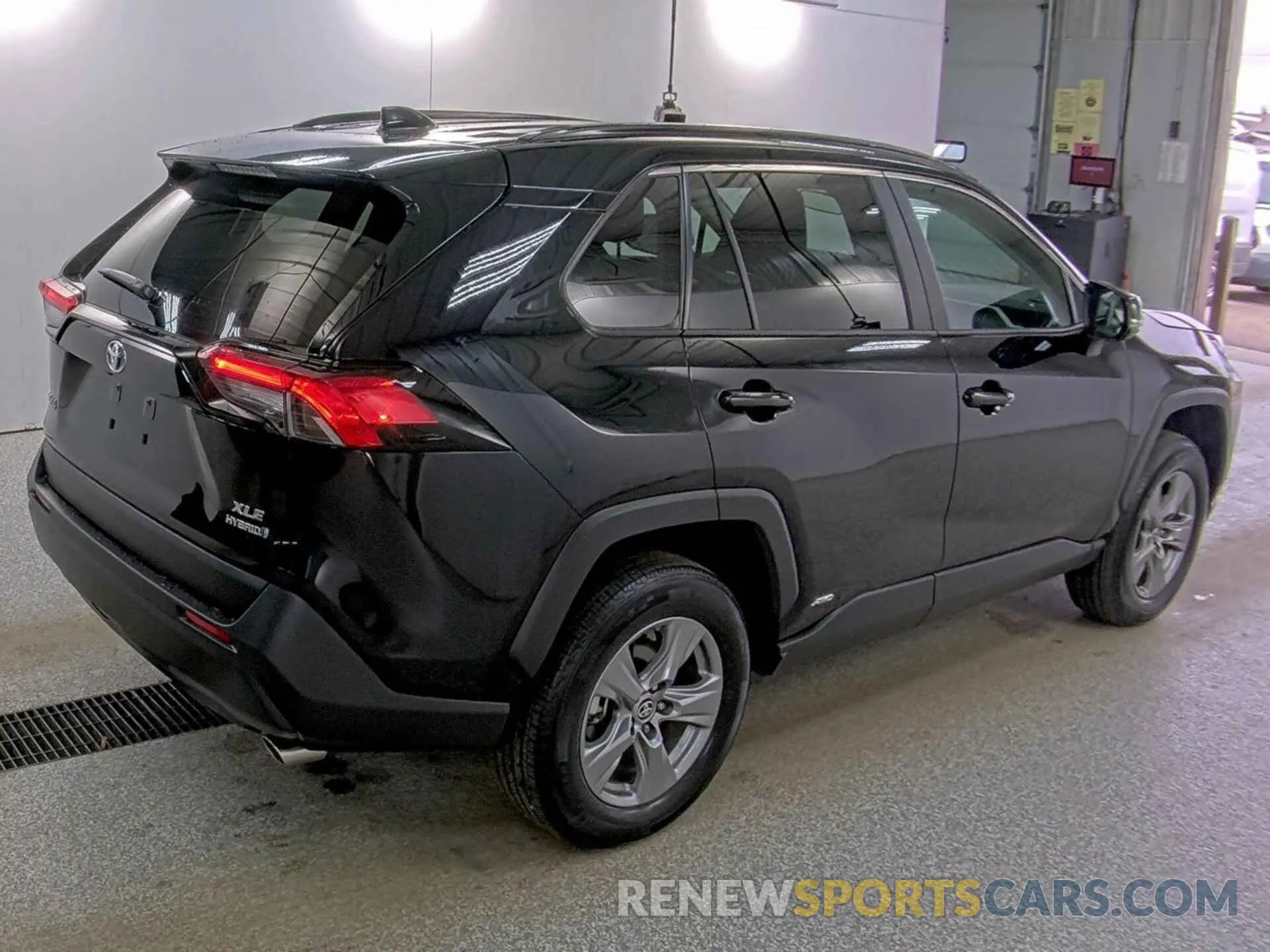 6 Photograph of a damaged car 4T3RWRFV3RU149623 TOYOTA RAV4 2024