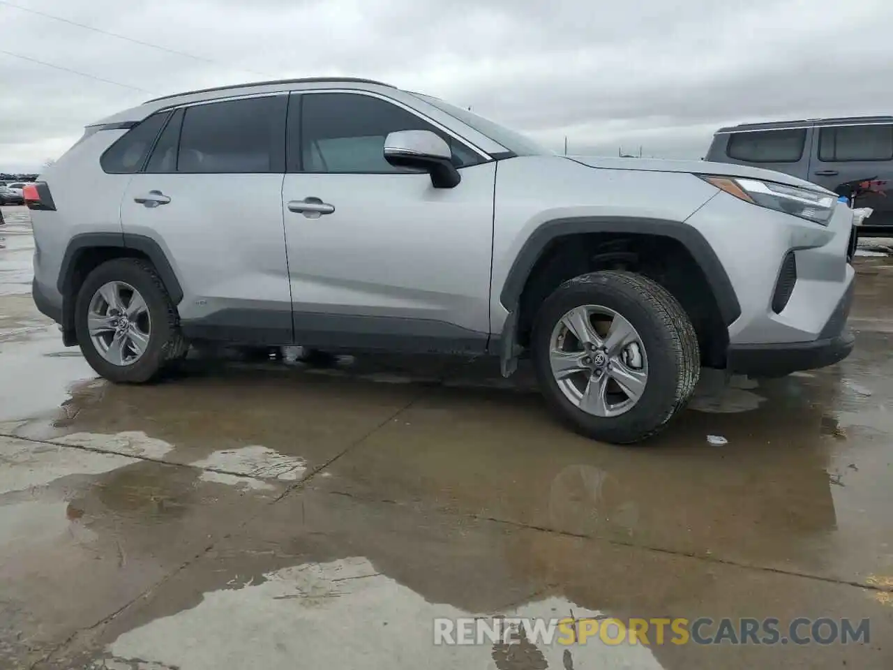 4 Photograph of a damaged car 4T3RWRFV4RU125007 TOYOTA RAV4 2024