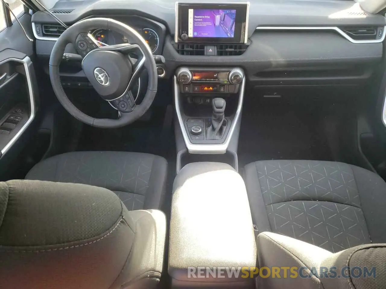 8 Photograph of a damaged car 4T3RWRFV4RU135620 TOYOTA RAV4 2024