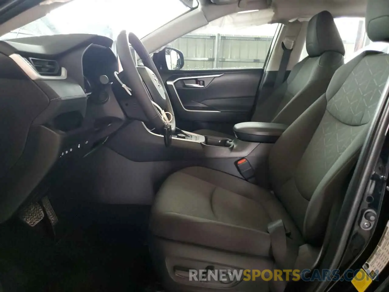 7 Photograph of a damaged car 4T3RWRFV5RU155505 TOYOTA RAV4 2024