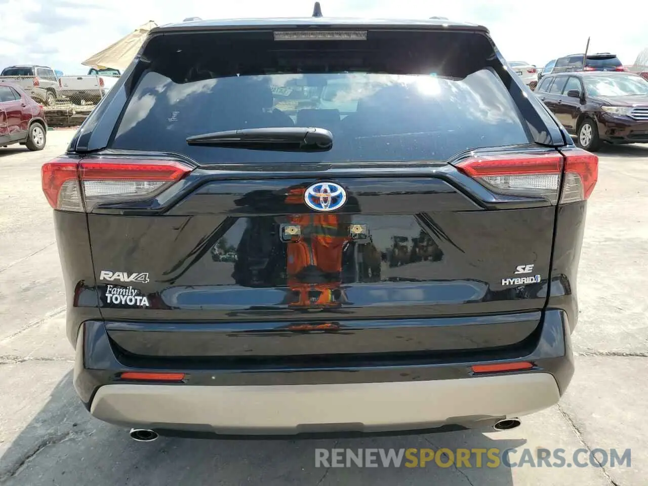 6 Photograph of a damaged car JTM16RFV4RJ054001 TOYOTA RAV4 2024