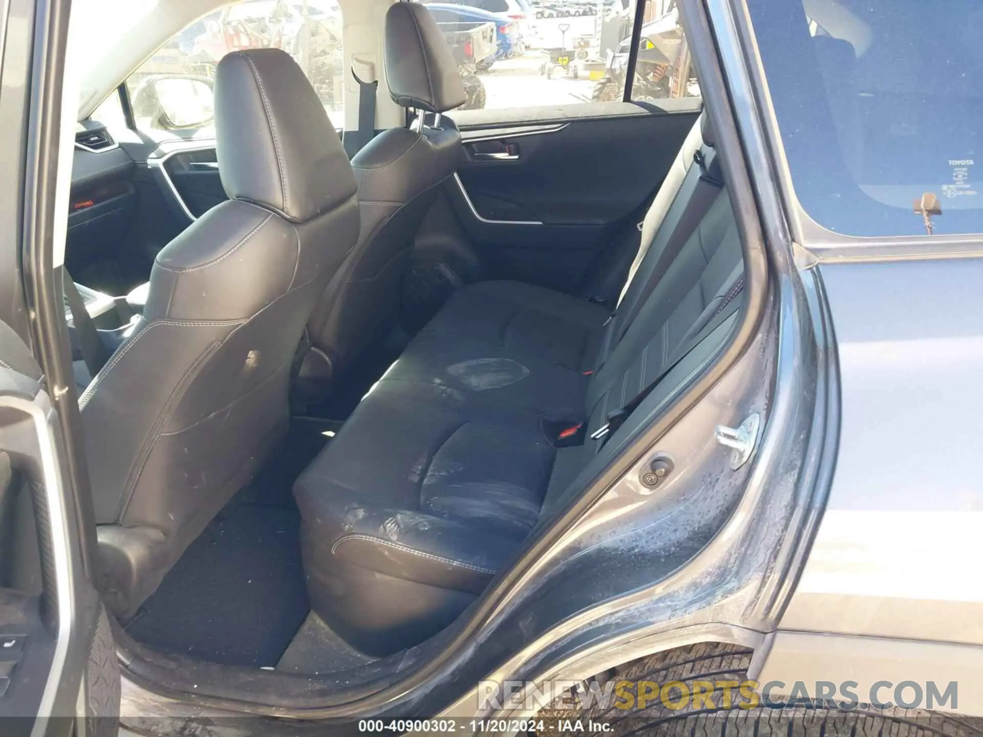 8 Photograph of a damaged car JTMD6RFV0RD129370 TOYOTA RAV4 2024