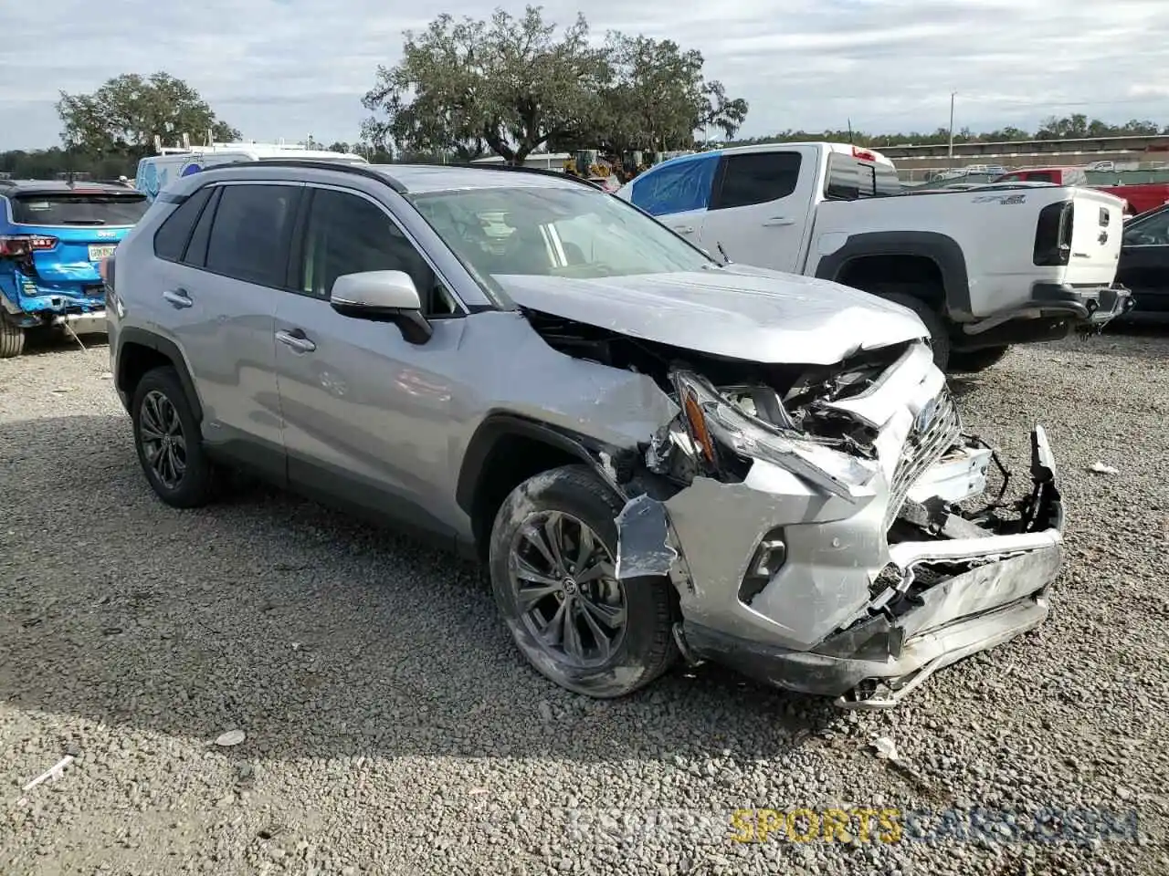 4 Photograph of a damaged car JTMD6RFV4RD128500 TOYOTA RAV4 2024