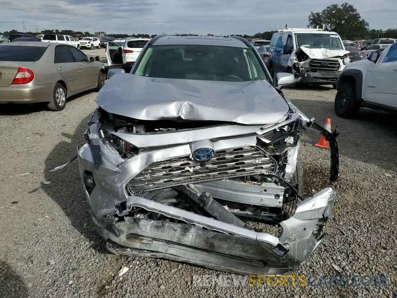 5 Photograph of a damaged car JTMD6RFV4RD128500 TOYOTA RAV4 2024