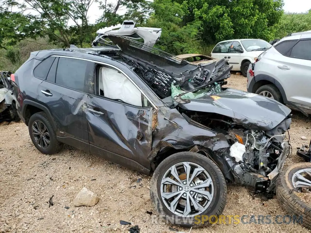 4 Photograph of a damaged car JTMD6RFV7RD146599 TOYOTA RAV4 2024